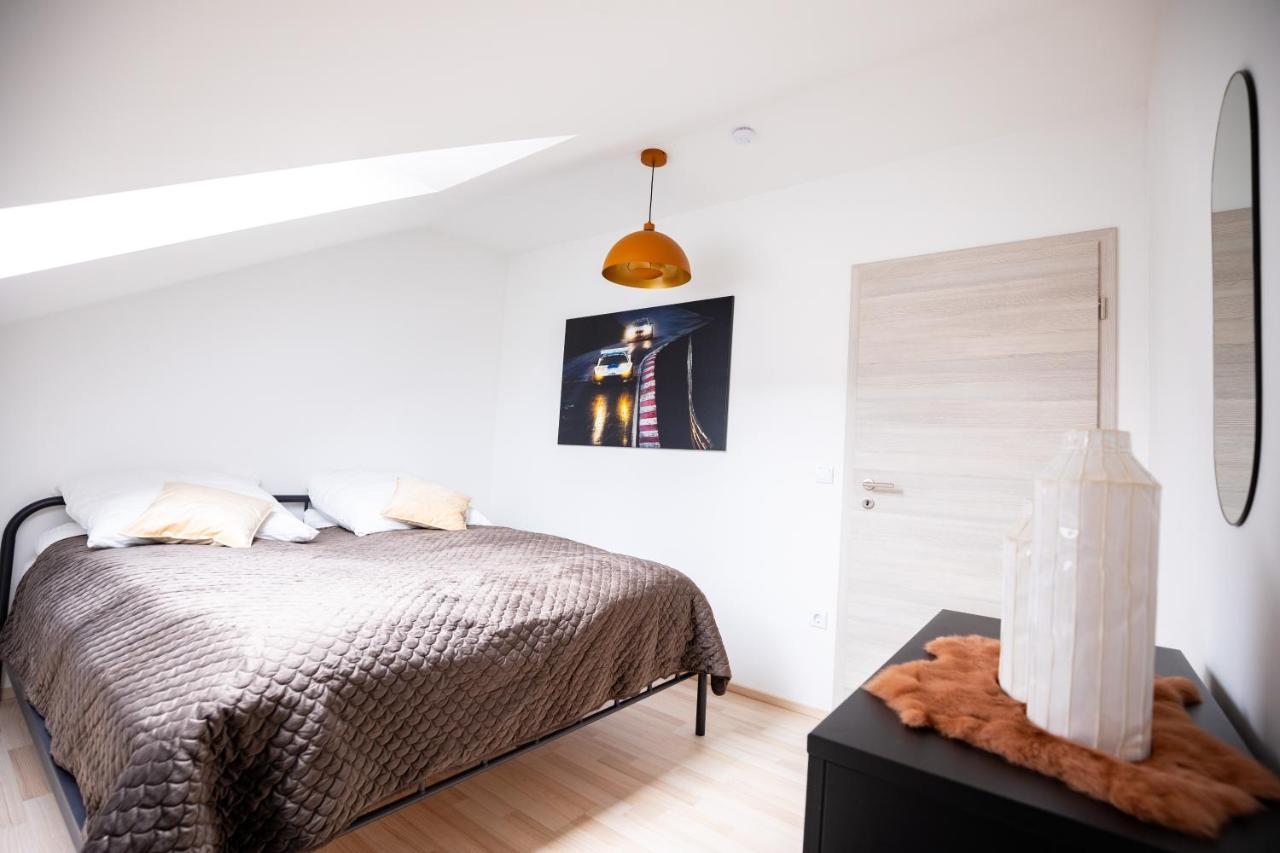 Design-Ferienwohnung In Kelberg Am Nuerburgring: Platz Fuer 6, Kueche, Wifi, Netflix Esterno foto