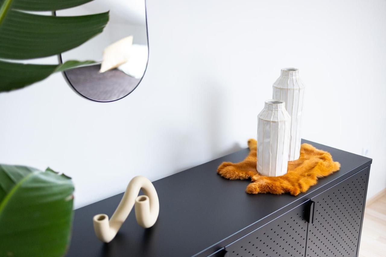 Design-Ferienwohnung In Kelberg Am Nuerburgring: Platz Fuer 6, Kueche, Wifi, Netflix Esterno foto