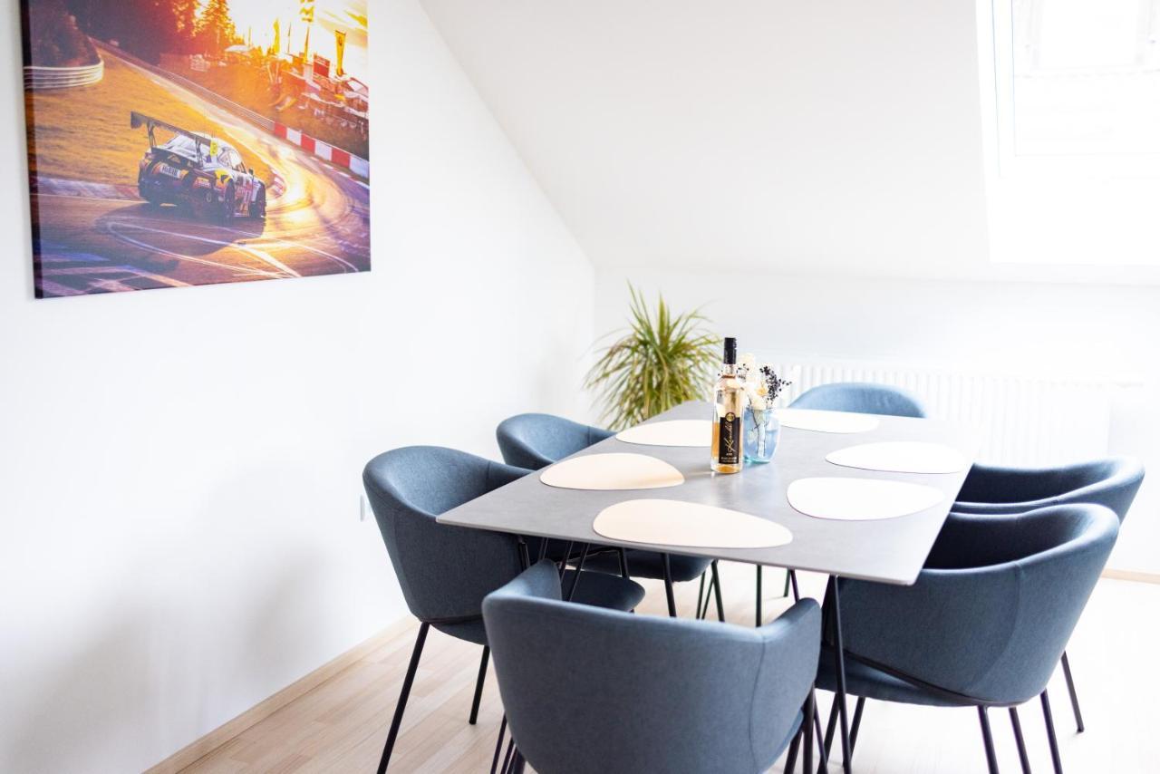 Design-Ferienwohnung In Kelberg Am Nuerburgring: Platz Fuer 6, Kueche, Wifi, Netflix Esterno foto