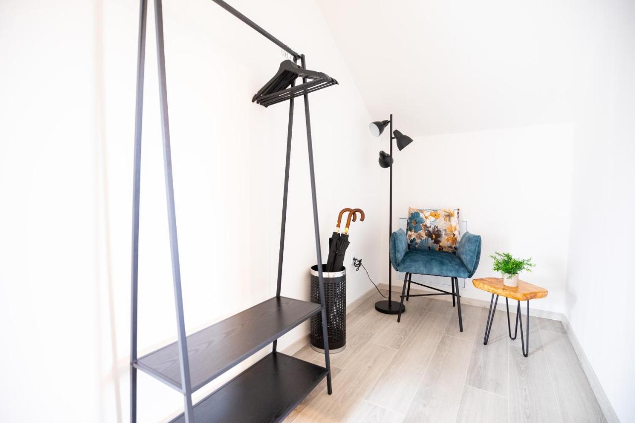 Design-Ferienwohnung In Kelberg Am Nuerburgring: Platz Fuer 6, Kueche, Wifi, Netflix Esterno foto